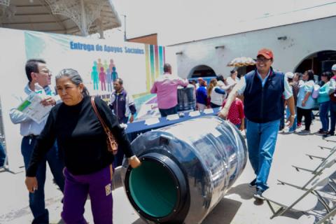 Con estos tinacos apoyamos a 70 familias en su economía: alcalde imagen 1