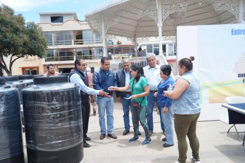 Con estos tinacos apoyamos a 70 familias en su economía: alcalde imagen 2