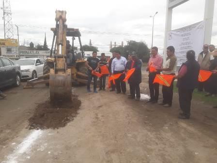 Alcalde pone en marcha obra de drenaje sanitario en Yoalcoatl imagen 1