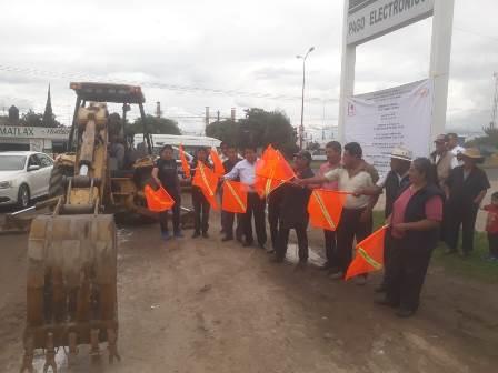 Alcalde pone en marcha obra de drenaje sanitario en Yoalcoatl imagen 2