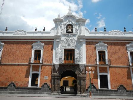 Fracaso electoral del PRI provoca 100 bajas en el gobierno