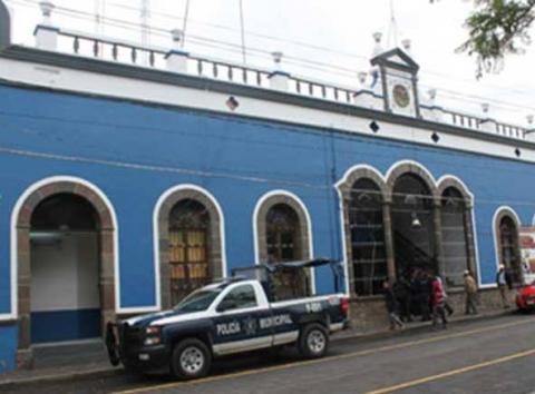 Cae niño de 10 años de segundo y sobrevive en Tlaltelulco