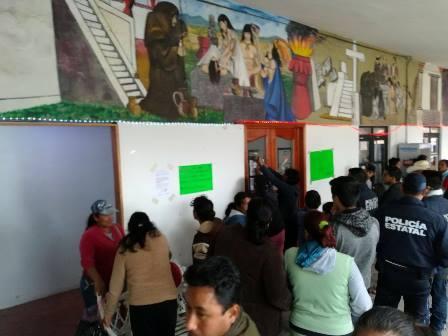 Toman alcaldía de Hueyotlipan y exigen la destitución del alcalde imagen 1