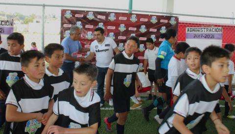Alcalde fomenta el deporte en niños con torneo nacional “Futbolito Bimbo” imagen 4