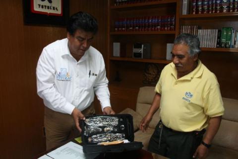 Entregan primeros donativos para banda musical infantil Totolac imagen 1