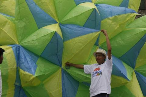 Elevan Globos de Cantoya con mensajes de buena voluntad durante concurso en Totolac imagen 4