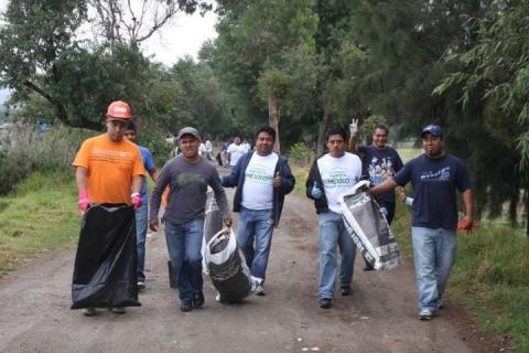 Realizan limpieza de zona deportiva en Totolac imagen 3