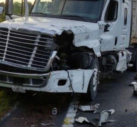 Cierran arco norte por accidente que dejó sólo daños materiales
