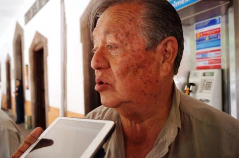 Tulio Hernández acude a reunión de ex gobernadores con Ochoa