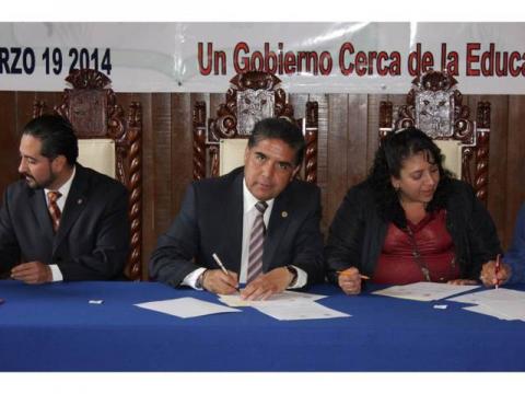 Firman convenio el H. Ayuntamiento de Calpulalpan y la UAT imagen 2