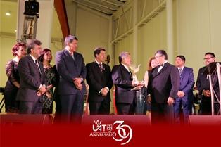 Entrega la UAT “La Garza Dorada” al mérito universitario
