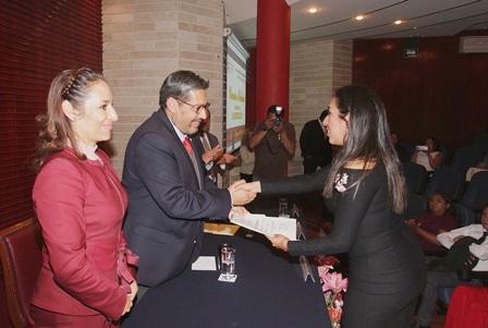Egresó primera generación de la Licenciatura en Administración imagen 2