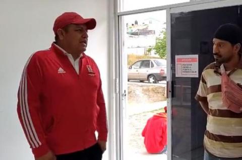 Valentín Meléndez apoya a familia de Chiapas que recuperó a su hija en Teolocholco