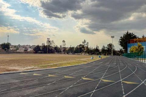 Gobierno Municipal de Huamantla realiza mejoras en la cancha de futbol soccer de la unidad deportiva imagen 2