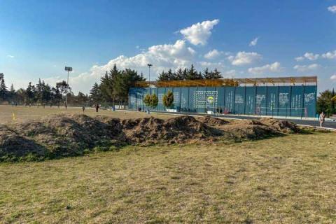 Gobierno Municipal de Huamantla realiza mejoras en la cancha de futbol soccer de la unidad deportiva imagen 3