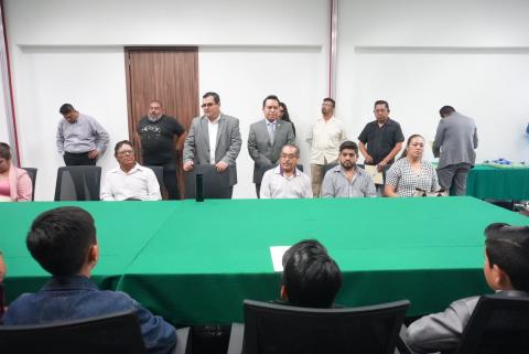 Reciben a niñas y niños presidentes por un día en el Congreso local imagen 2