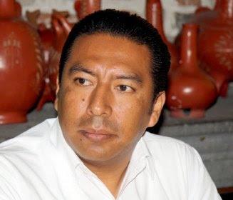 Retador Pedro Pérez frente a Adolfo Escobar