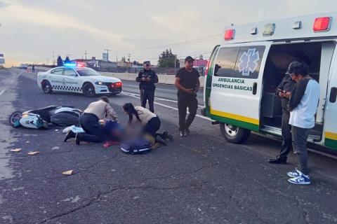 Brinda Protección Civil de Huamantla atención a familia que sufrió accidente vial imagen 2