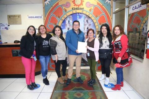 El presidente de la UPET, Moisés Morales del Razo, recibió las propuestas de dos planillas para participar en el proceso de renovación de la Mesa Directiva para los próximos dos años. El presidente de la UPET, Moisés Morales del Razo, recibió las propuestas de dos planillas para participar en el proceso de renovación de la Mesa Directiva para los próximos dos años.