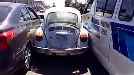 Tras quedarse vocho sin frenos choca en carretera federal imagen 2