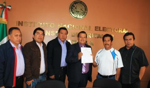 Se registra ante el INE Víctor Manuel Ávila como Candidato del PES al Distrito II imagen 2