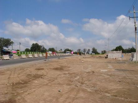 Por la mañana vuelca tráiler a la altura de Ocotoxco