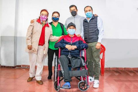 Entrega SMDIF Apizaco accesorios para adultos mayores y discapacitados imagen 2