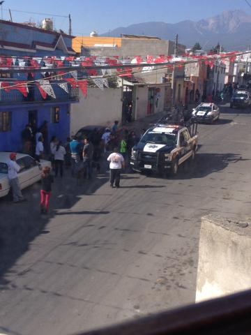 3 autos con parabrisas rotos, saldo de riña en Huamantla imagen 2