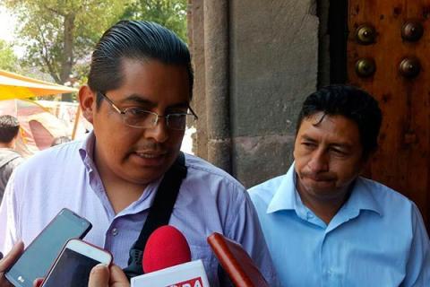 Pactan estrategias líderes de taxistas y gobierno de Marco Mena