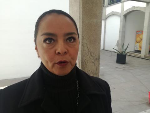 Desastroso desempeño de la diputada lady Mary Kay