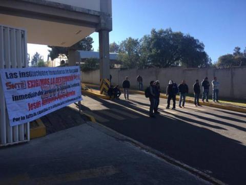 Paralizadas escuelas normales, trabajadores condicionan diálogo