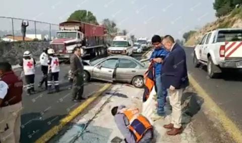 Dos mujeres lesionadas en aparatoso accidente en Tizatlán imagen 2
