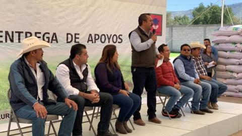 Entregan apoyos del Fondo al Campo en Atltzayanca imagen 3