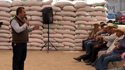 Entregan apoyos del Fondo al Campo en Atltzayanca imagen 2