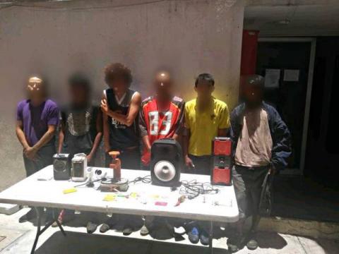 Aseguran a 6 personas en posesión de credenciales y diversos objetos imagen 1