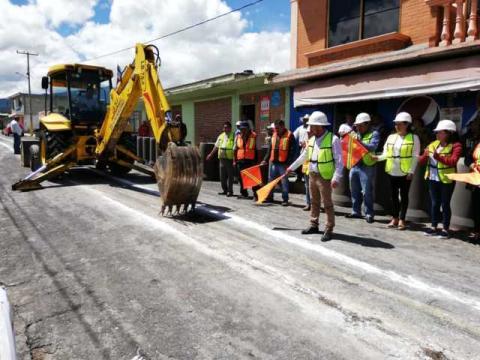Construyen casi 500 metros de drenaje en San José Teacalco imagen 2