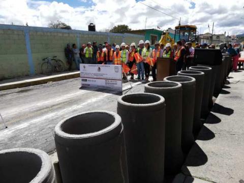 Construyen casi 500 metros de drenaje en San José Teacalco imagen 4