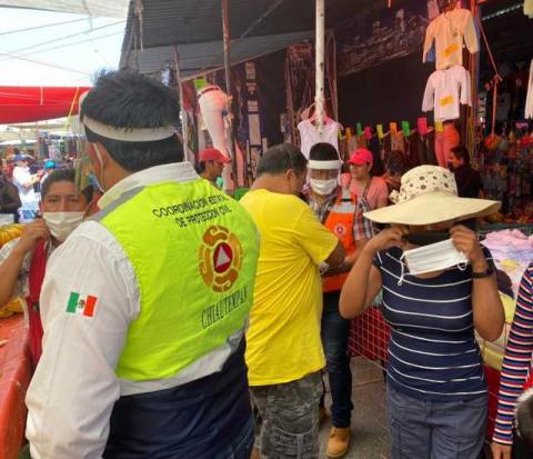 Continúan de manera eficiente medidas de sanidad en tianguis dominical imagen 2
