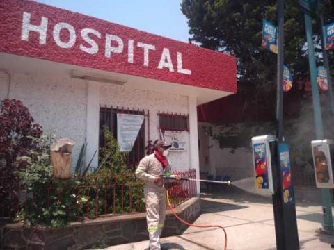 Sanitizan los espacios de salud en Zacatelco imagen 1