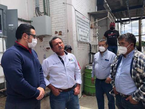 Entrega alcalde Julio Hernández camioneta y techumbre al Rastro Municipal de Apizaco imagen 2