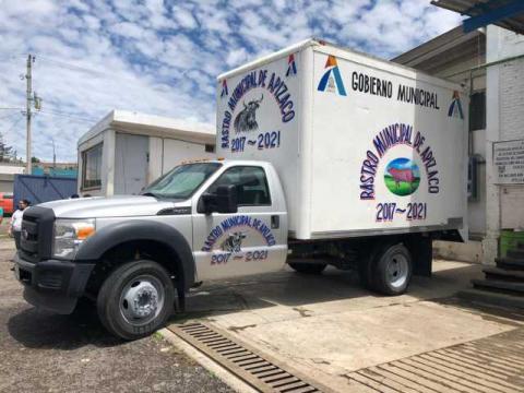 Entrega alcalde Julio Hernández camioneta y techumbre al Rastro Municipal de Apizaco imagen 1