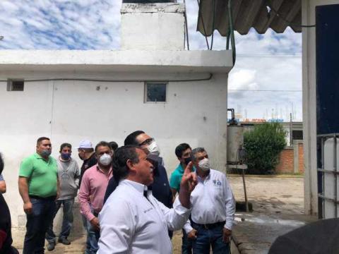 Entrega alcalde Julio Hernández camioneta y techumbre al Rastro Municipal de Apizaco imagen 3