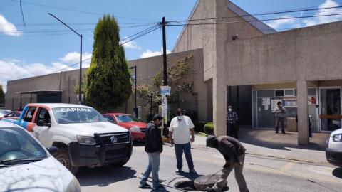 Atiende la CAPAMA petición de desazolve en hospital de Apizaco