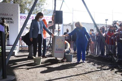Colocó Gobernadora Lorena Cuéllar primera piedra para la construcción del C5i imagen 8