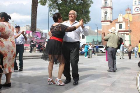 Exitoso tercer vienes de danzón en Chiautempan imagen 4