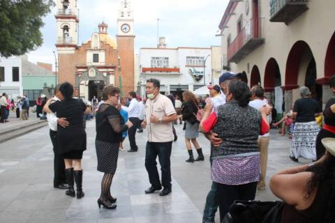 Exitoso tercer vienes de danzón en Chiautempan imagen 8