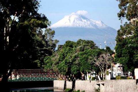 Cómo amaneció el volcán Popocatépetl este día visto desde Tlaxcala imagen 1