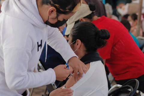 Se lleva a cabo jornada de vacunación en el Centro de Salud Urbano de Tlaxcala imagen 11