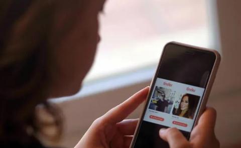 Critican a mujer que le puso el nombre de una app de citas a su hija