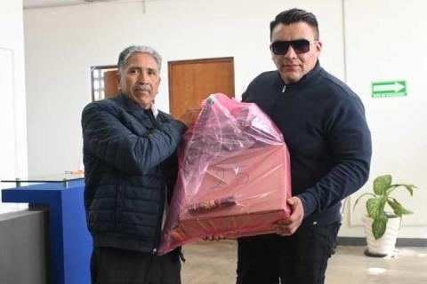 Alcalde de Santa Cruz Tlaxcala entrega uniformes a policías y retira su respaldo a la ciudadanía imagen 2